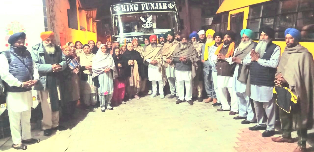 ਪਾਕਿਸਤਾਨ ਸਥਿਤ ਸ੍ਰੀ ਕਰਤਾਰਪੁਰ ਸਾਹਿਬ ਦੇ ਦਰਸ਼ਨਾਂ ਲਈ ਮਲਕਪੁਰ ਤੋਂ ਰਵਾਨਾ ਹੋਇਆ ਸਿੱਖ ਸ਼ਰਧਾਲੂਆਂ ਦਾ ਜੱਥਾ